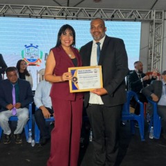 Deputada Janad Valcari recebe t&iacute;tulo de cidad&atilde; marianopolense durante inaugura&ccedil;&atilde;o da nova C&acirc;mara de Vereadores&nbsp;&nbsp;