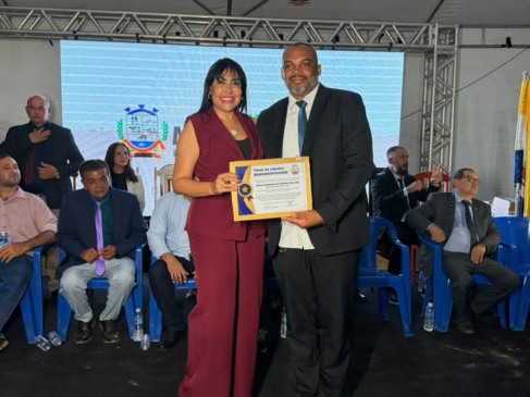 Deputada Janad Valcari recebe título de cidadã marianopolense durante inauguração da nova Câmara de Vereadores  