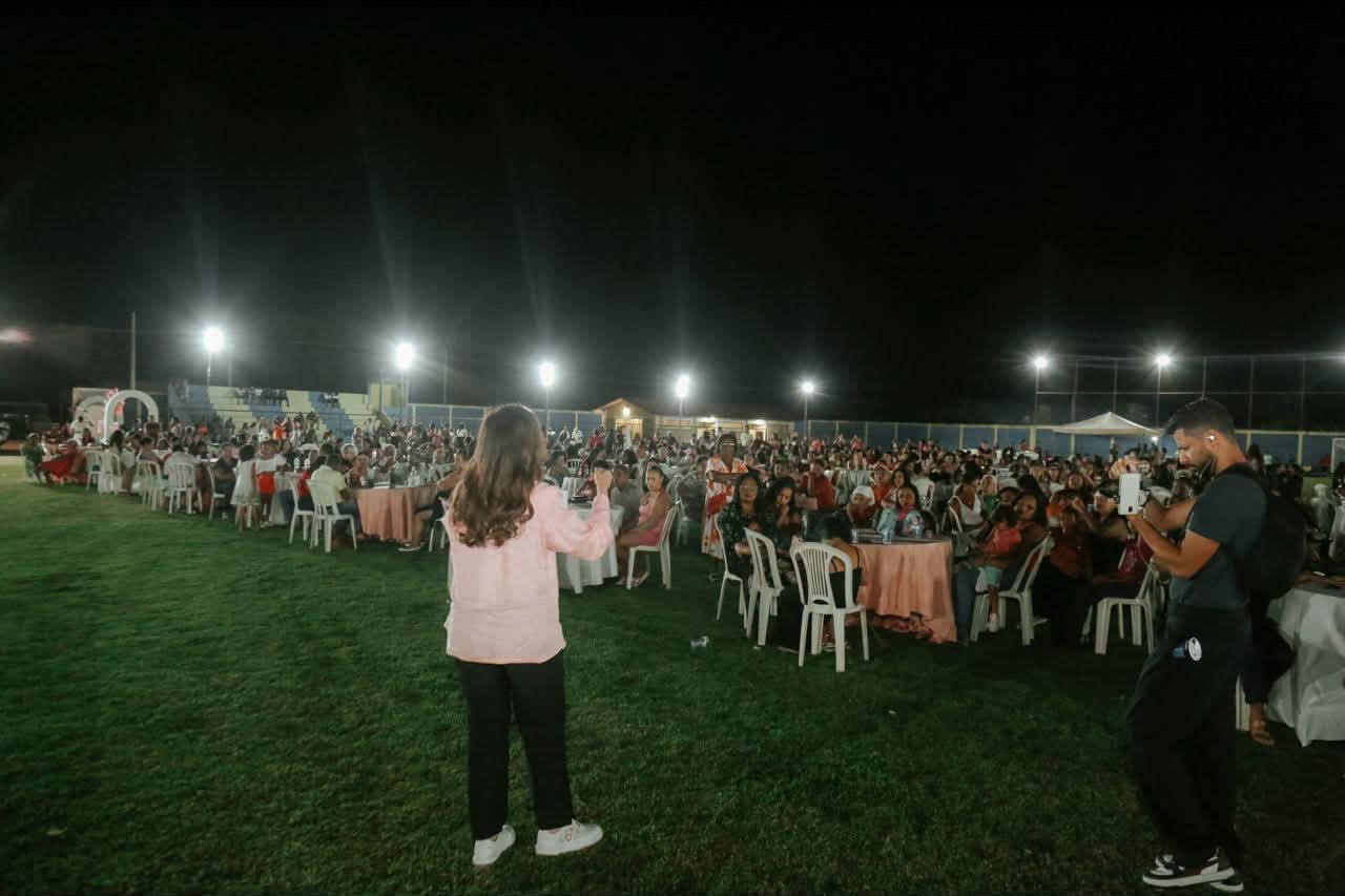 Professora Dorinha participa de homenagem às mães em Monte do Carmo e reforça compromisso com as famílias tocantinenses