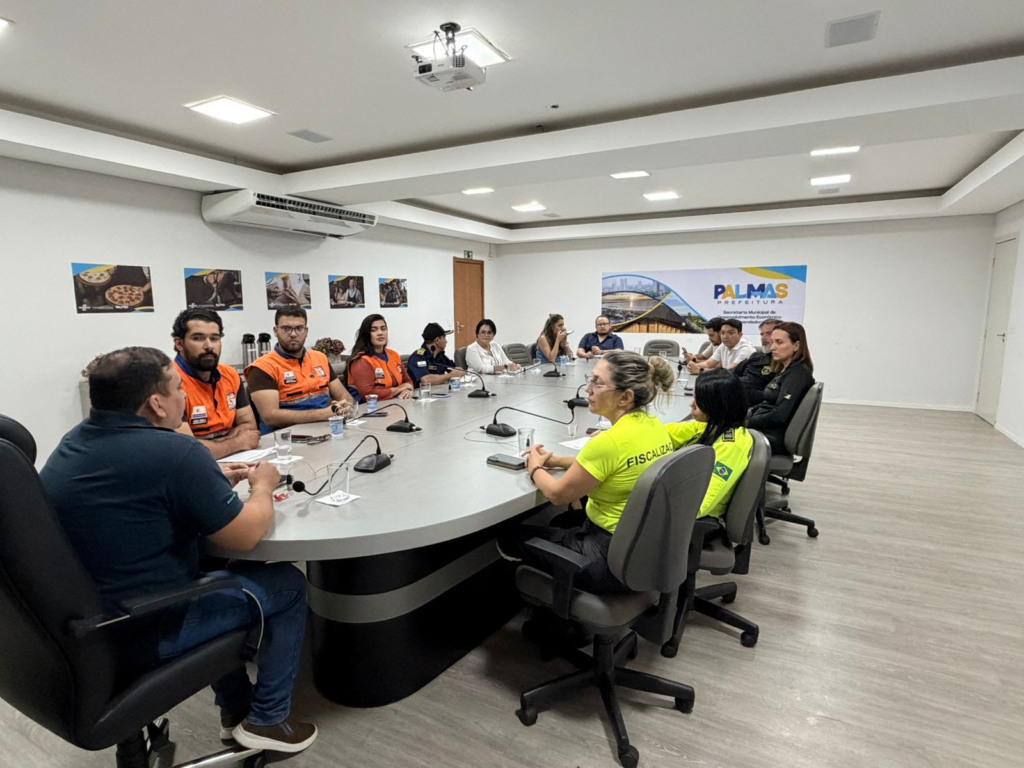 Feirantes do Aureny I serão transferidos provisoriamente para Feira do Aureny III após interdição Feirantes do Aureny I serão transferidos provisoriamente para Feira do Aureny III após interdição