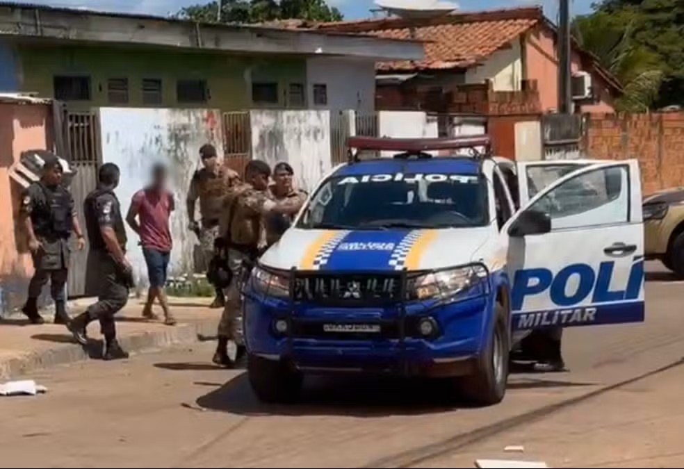 Homem estava armado com faca e resistiu à prisão, segundo a PM — Foto: Allessandro Ferreira/Agência Tocantins Homem estava armado com faca e resistiu à prisão, segundo a PM — Foto: Allessandro Ferreira/Agência Tocantins