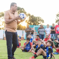 Na estreia do Brasil na Copa, Luxemburgo acompanha jogo com a população de Tocantinópolis