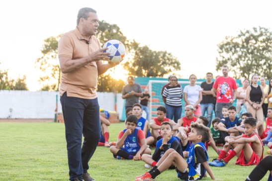 Na estreia do Brasil na Copa, Luxemburgo acompanha jogo com a população de Tocantinópolis