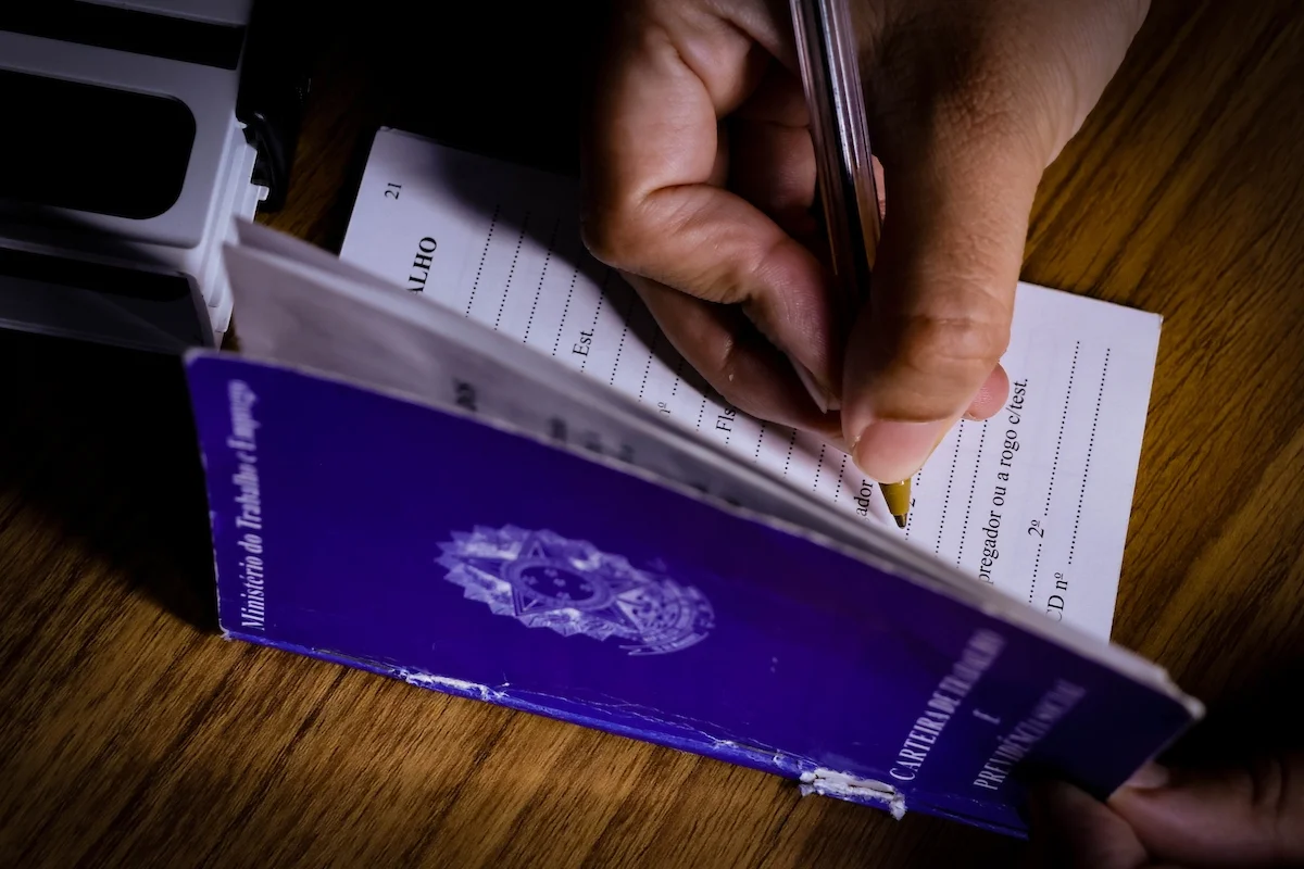 Desemprego no Brasil fica em 5,6% e registra menor nível da série histórica para maio