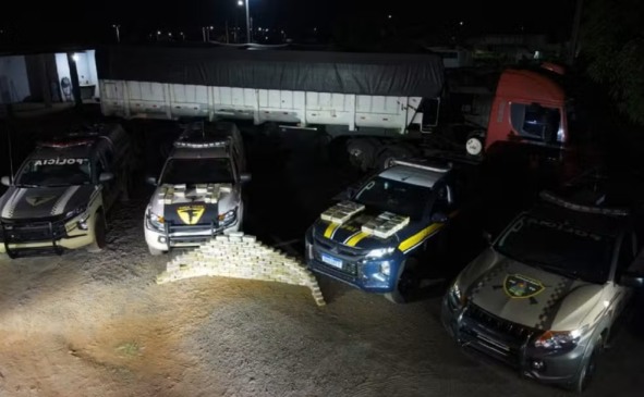 239 quilos de pasta base de cocaína foram apreendidos pela PM e PRF, em Alvorada (TO) — Foto: Divulgação/PMTO
