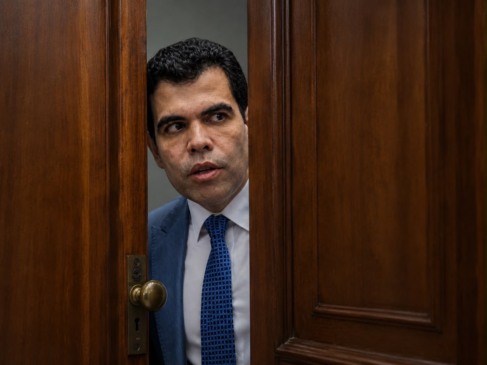 Ricardo Ayres e a mania de entrar onde não foi chamado