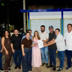 Governo do TO atende solicita&ccedil;&atilde;o de L&eacute;o Barbosa e F&aacute;tima Coelho e inaugura Centro de Com&eacute;rcio Popular em&nbsp;Guara&iacute;