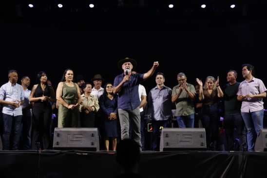 Em Buriti do Tocantins, Amélio prestigiou o evento ao lado da prefeita Lucilene e parlamentares - Créditos: Lwann Araúj