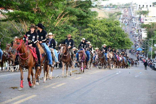 Cavalgada da ExpoBrasil reúne cerca de 2 mil pessoas e reforça tradição agropecuária em Paraíso