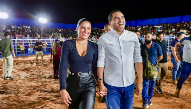 Governador Wanderlei Barbosa acompanhado da primeira-dama Karynne Sotero, participa das comemorações do aniversário de 154 anos de Taguatinga - Foto: Antonio Gonçalves/Governo do Tocantins