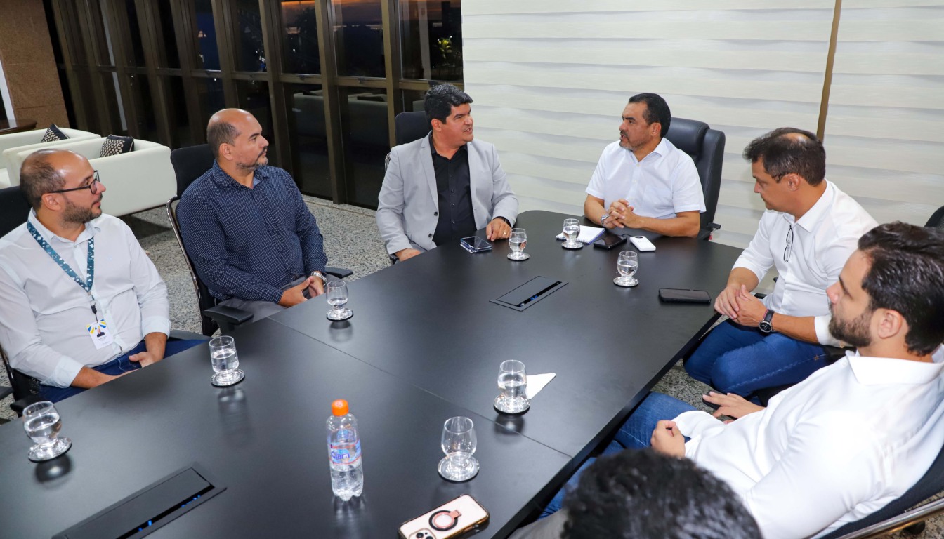 Governador Wanderlei Barbosa reúne-se com o secretário da Saúde para alinhar ações voltadas aos procedimentos ortopédicos - Foto: Esequias Araújo/Governo do Tocantins