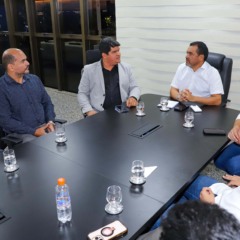 Governador Wanderlei Barbosa re&uacute;ne-se com o secret&aacute;rio da Sa&uacute;de para alinhar a&ccedil;&otilde;es voltadas aos procedimentos ortop&eacute;dicos - Foto: Esequias Ara&uacute;jo/Governo do Tocantins