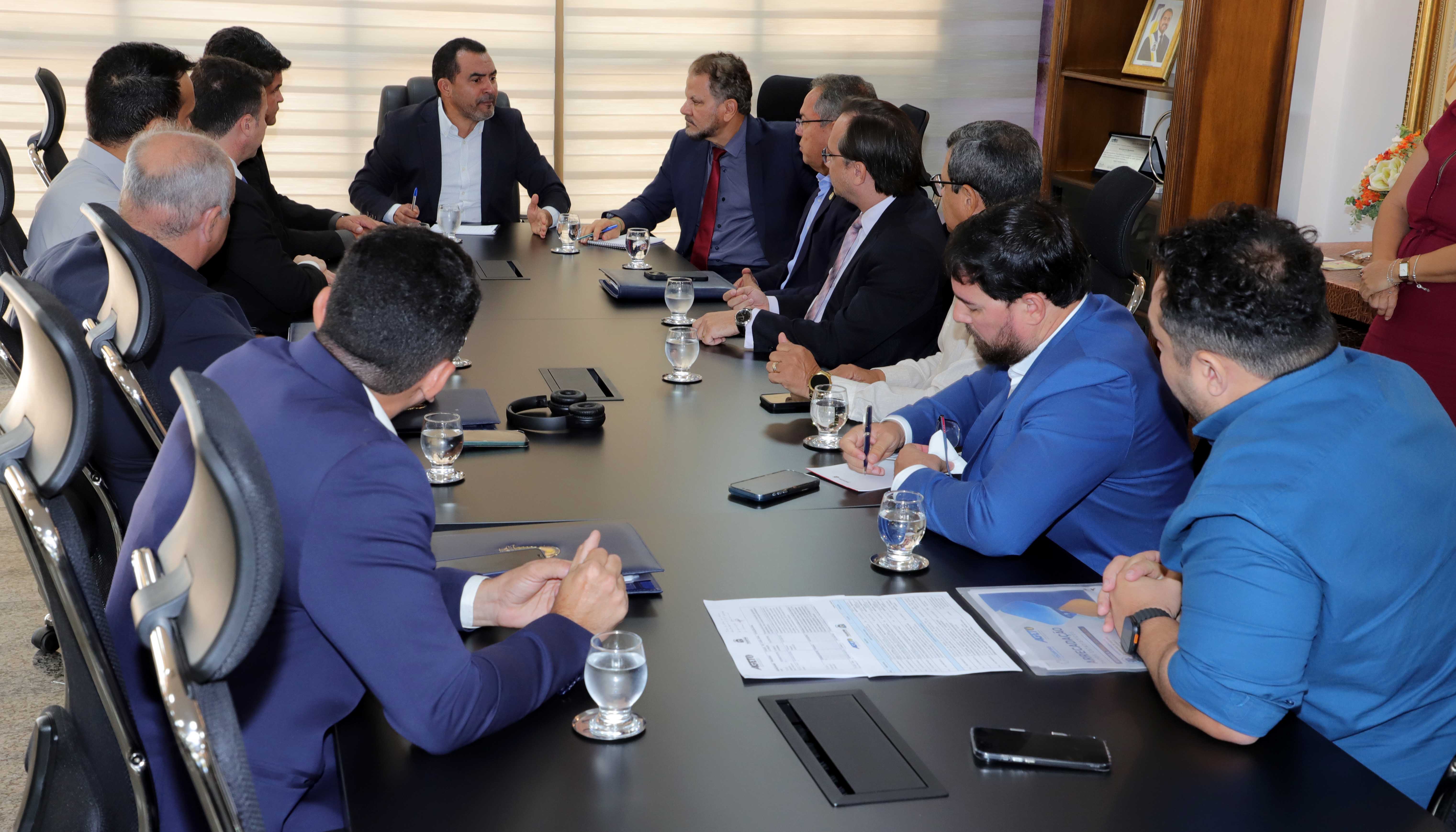 Governador reúne secretariado e organiza força-tarefa para acelerar conclusão e entrega de obras em várias áreas