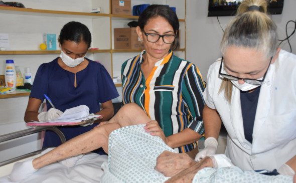 A Equipe Multiprofissional de Atenção Domiciliar (EMAD/SAD/HGP) garante acompanhamento contínuo, conforto e qualidade de vida, gratuitamente pelo Sistema Único de Saúde - Foto: Ananda Santos / Governo do Tocantins