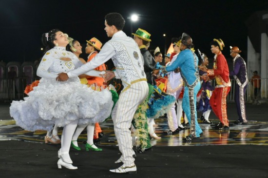 Arraiá da Amizade movimenta Gurupi com shows e apresentações das juninas do Grupo de Acesso 