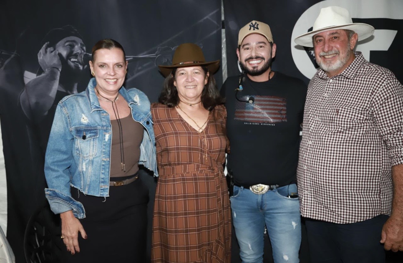 Claudia Lelis prestigia abertura do Rodeio de Aliança e reforça parceria com o município