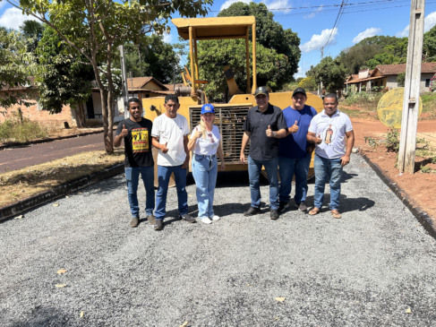
“A boa política é aquela que entrega resultados”, afirmou o parlamentar ao lado de lideranças e autoridades locais - Foto: Glauber de Oliveira