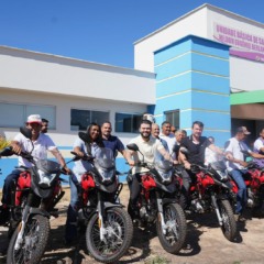 Agentes de Sa&uacute;de de Campos Lindos recebem sete motocicletas adquiridas com emenda de L&eacute;o Barbosa