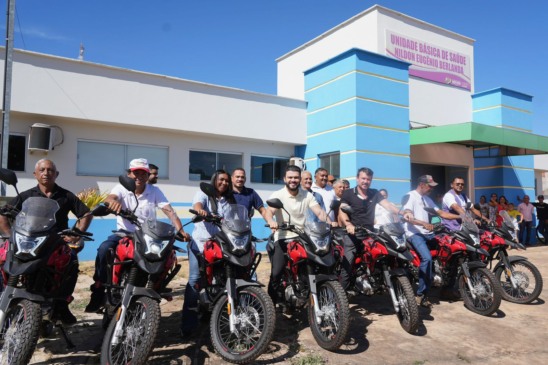 Agentes de Saúde de Campos Lindos recebem sete motocicletas adquiridas com emenda de Léo Barbosa