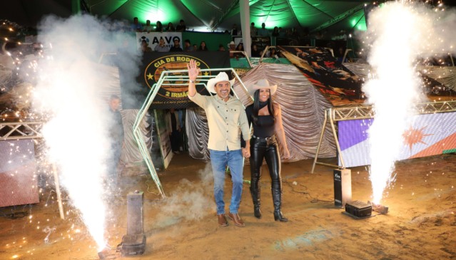 O governador Wanderlei Barbosa, acompanhado da primeira-dama Karynne Sotero, participou nesta sexta-feira, 12, da programação da 12ª Expo Palmeirópolis - Foto: Esequias Araújo/Governo do Tocantins
