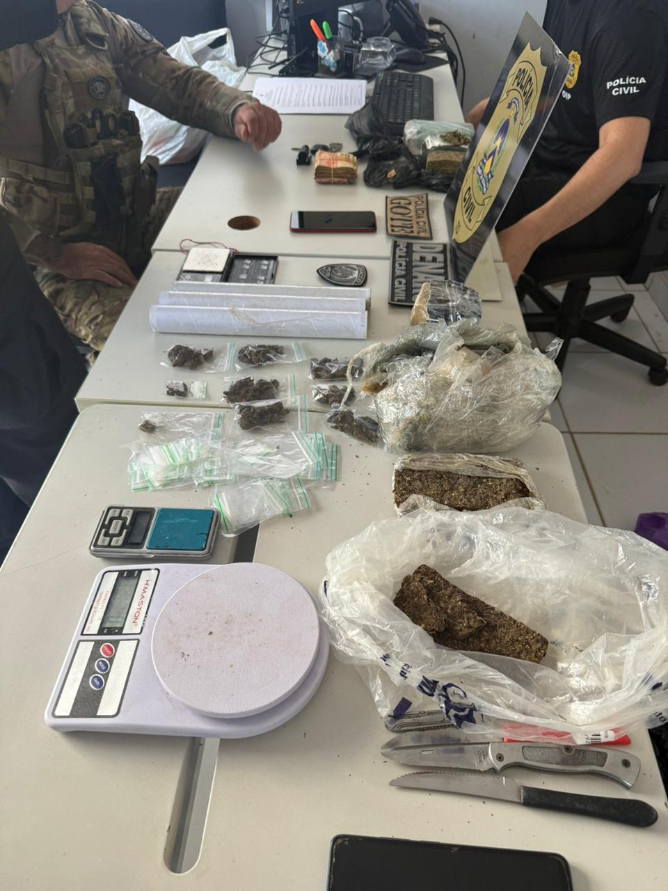 Ação resultou na apreensão de drogas, munições, dinheiro em espécie, celulares e veículos - Foto: Divulgação PCTO Ação resultou na apreensão de drogas, munições, dinheiro em espécie, celulares e veículos - Foto: Divulgação PCTO