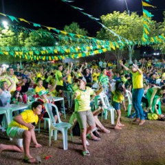 Popula&ccedil;&atilde;o lota Parque das &Aacute;guas e comemora vit&oacute;ria do Brasil em jogo da Copa