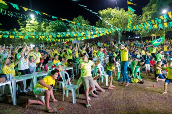 População lota Parque das Águas e comemora vitória do Brasil em jogo da Copa