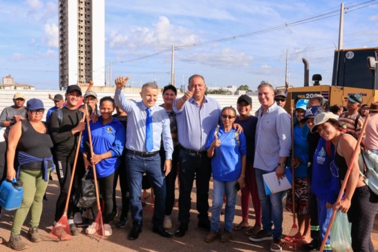 Senador Eduardo Gomes participa de mutirão de limpeza em Palmas e reforça apoio a Taquaruçu durante sessão Capital por um Dia