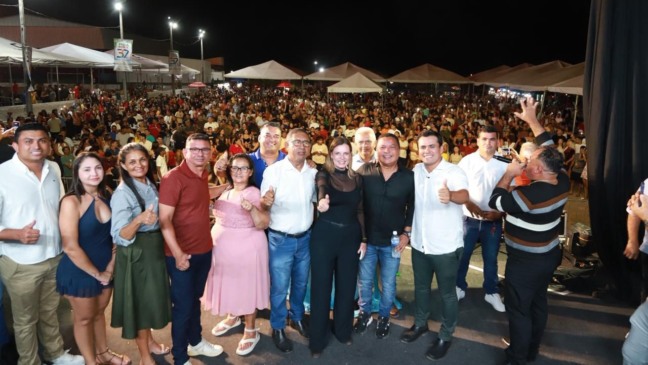 “Praia Norte vive um novo tempo”, afirma Claudia Lelis durante celebração dos 37 anos do município