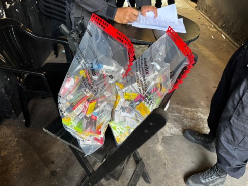 Policiais apreendem materiais em operação contra comércio ilegal de pods e vapes -Foto: Polícia Federal