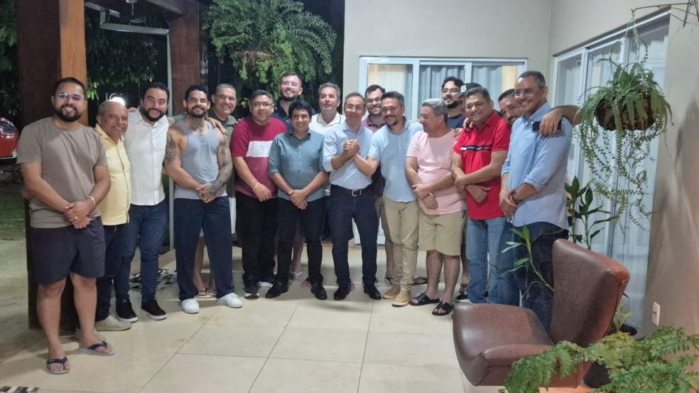 Max Fleury recebe apoio de Wagner Rodrigues para reeleição na presidência da Câmara e destaca união por Araguaína Max Fleury recebe apoio de Wagner Rodrigues para reeleição na presidência da Câmara e destaca união por Araguaína