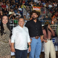 Osires Damaso prestigia abertura do rodeio da 29&ordf; ExpoBrasil e celebra noite especial ao lado da fam&iacute;lia e da comunidade