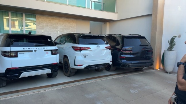 Carros de luxo são apreendidos durante operação da PF em Palmas — Foto: Divulgação/Polícia Federal do Tocantins