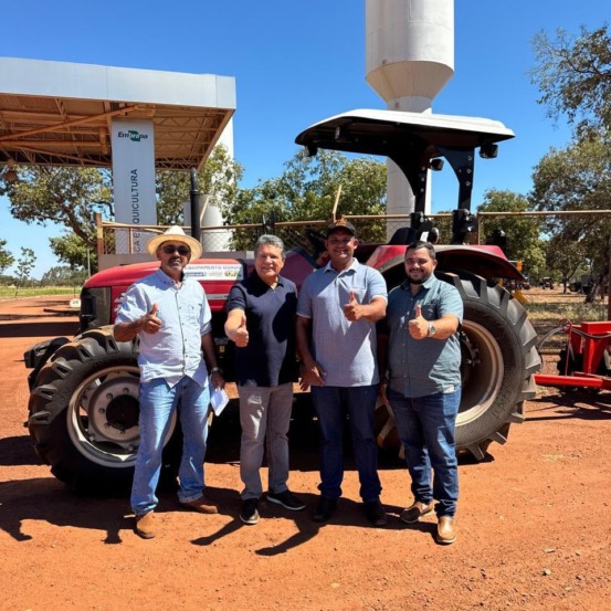Articulação de Osires Damaso durante mandato federal garante trator para agricultores de Santa Terezinha