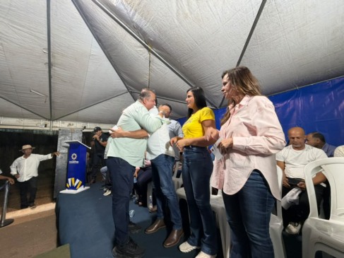 Eduardo Gomes comemora com líderes e moradores entrega da TO 387 e destaca Wanderlei: “seu governo é o governo do acesso”