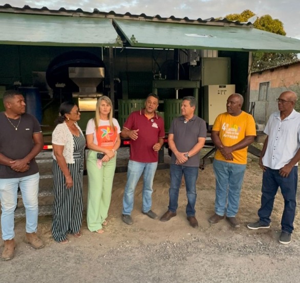 Osires Damaso acompanha entrega de casa de farinha móvel e reforça parceria com Arraias