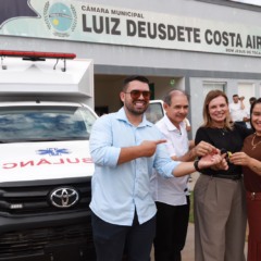 Ao lado do prefeito de Bom Jesus, Deputada Claudia entrega ambul&acirc;ncia para popula&ccedil;&atilde;o
