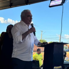 Ao lado de ministro em entrega de casas em Porto Nacional, Laurez destaca retomada do Minha Casa, Minha Vida e elogia atua&ccedil;&atilde;o de Lula
