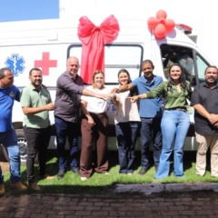 Sa&uacute;de em primeiro lugar: Claudia Lelis entrega ambul&acirc;ncia UTI M&oacute;vel para atender a popula&ccedil;&atilde;o de Divin&oacute;polis