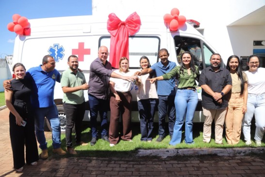 Saúde em primeiro lugar: Claudia Lelis entrega ambulância UTI Móvel para atender a população de Divinópolis