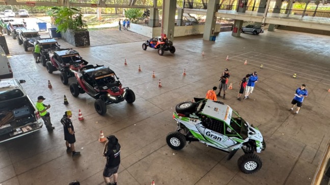 UTVs do Rally Jalapão passaram por conferência na tarde desta terça, 16 - Foto: Josiane Mendes