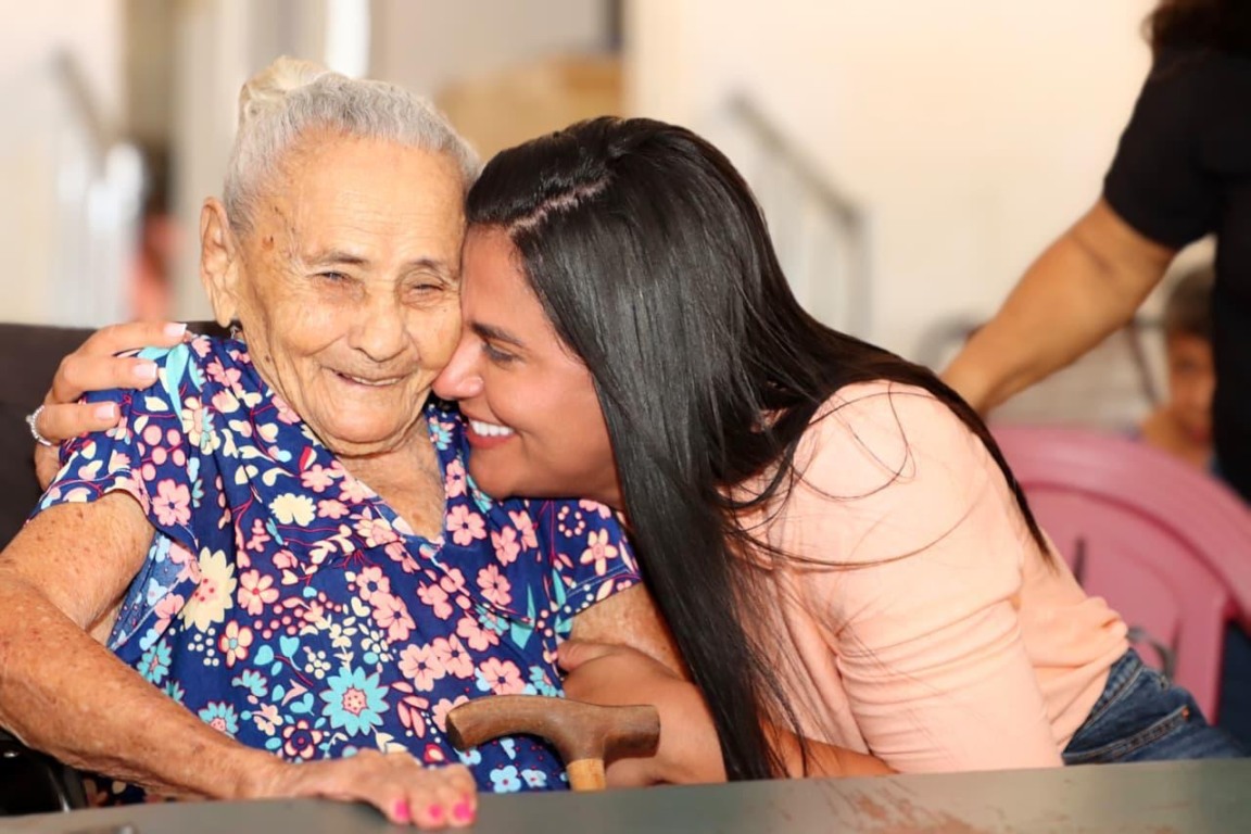 No mês de conscientização, primeira-dama Karynne Sotero reforça compromisso com a proteção e a dignidade da pessoa idosa No mês de conscientização, primeira-dama Karynne Sotero reforça compromisso com a proteção e a dignidade da pessoa idosa