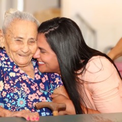 No m&ecirc;s de conscientiza&ccedil;&atilde;o, primeira-dama Karynne Sotero refor&ccedil;a compromisso com a prote&ccedil;&atilde;o e a dignidade da pessoa idosa