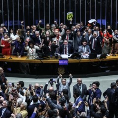 Ap&oacute;s um m&ecirc;s parada, PEC da escala 6x1 entra em debate no Senado