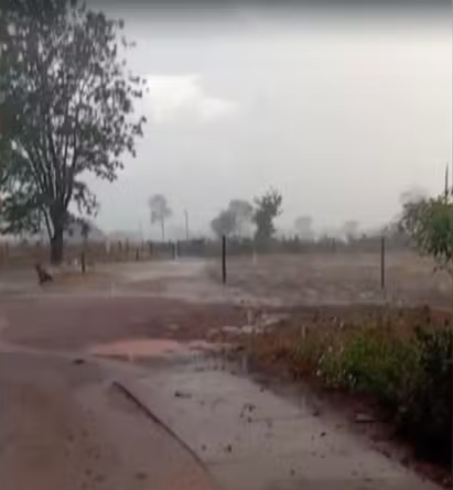 Chuva em pleno junho surpreende moradores de Talismã; VÍDEO