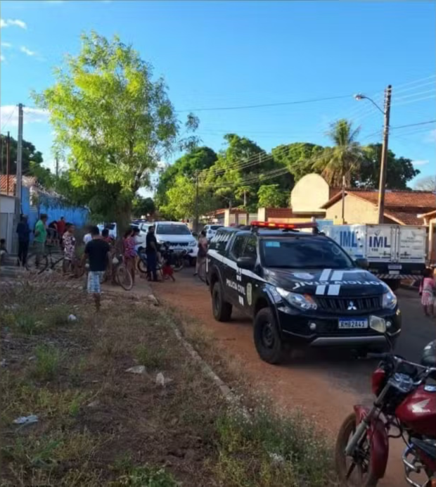 Homem e mulher são encontrados mortos dentro de casa em Colinas do Tocantins - Foto: Reprodução/Colinas Notícias
Homem e mulher são encontrados mortos dentro de casa em Colinas do Tocantins - Foto: Reprodução/Colinas Notícias