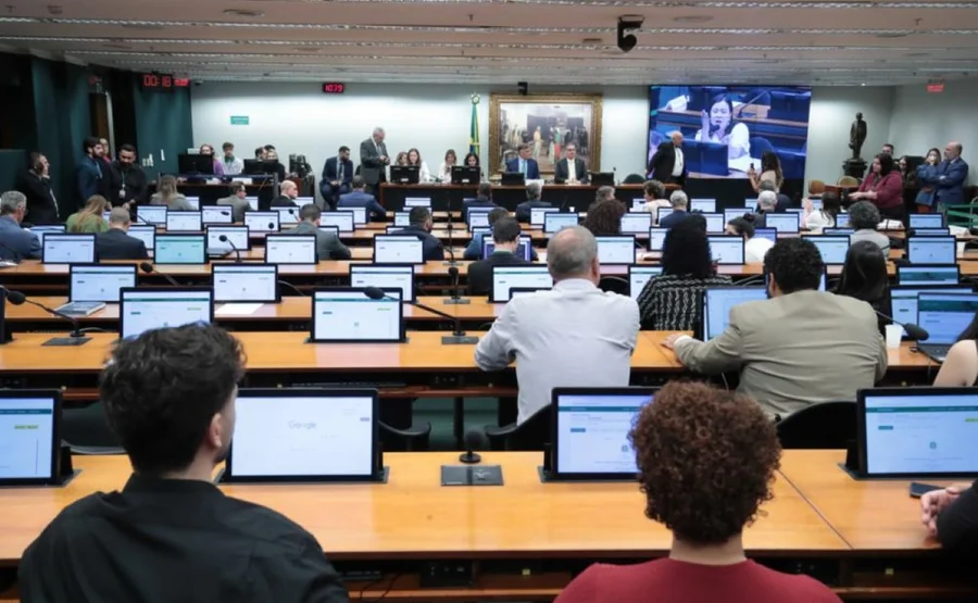 CCJ da Câmara aprova redução da maioridade penal CCJ da Câmara aprova redução da maioridade penal