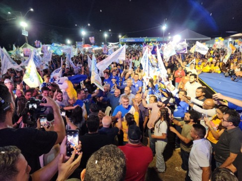 Anfitrião, Amélio Cayres relembra sua trajetória e irmão como referência e diz que o povo é “o alicerce” : “Aqui no Bico se faz campanha no meio do povo”