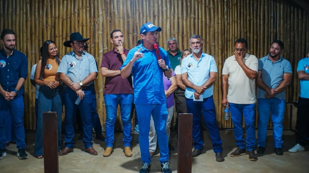 Prefeito, vice e 8 vereadores de Santa Maria do TO declaram apoio à pré-candidatura de Alexandre Guimarães ao Senado Prefeito, vice e 8 vereadores de Santa Maria do TO declaram apoio à pré-candidatura de Alexandre Guimarães ao Senado