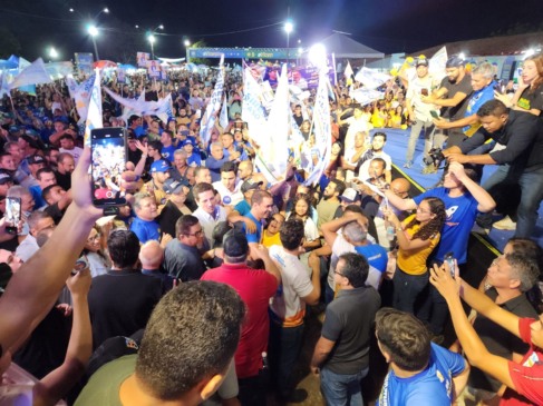Vicentinho Jr, Amélio e Guimarães chegam juntos para evento no parque de exposições em Augustinópolis